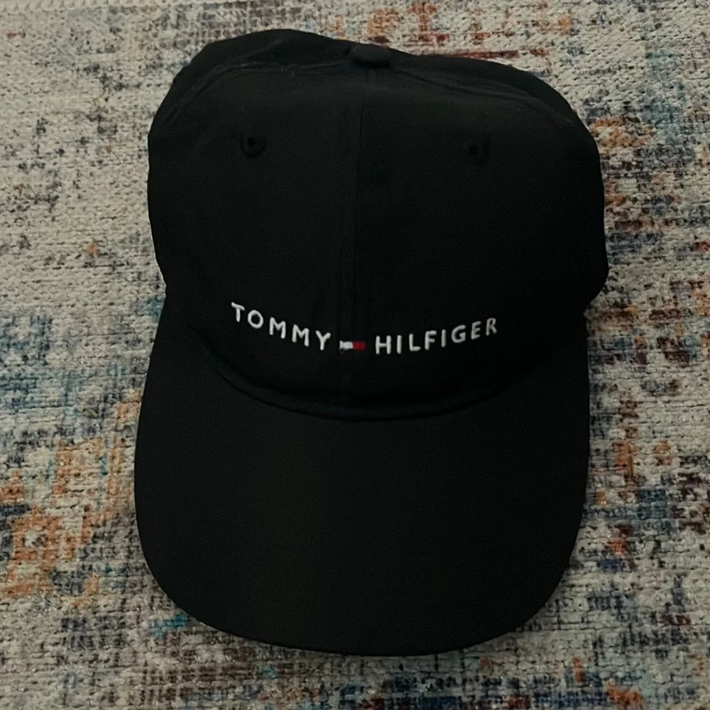 Timmy Hilfiger black cap - Picture 1 of 6
